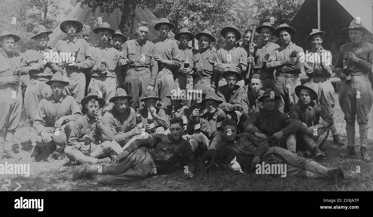 Soldiers great Black and White Stock Photos & Images - Alamy