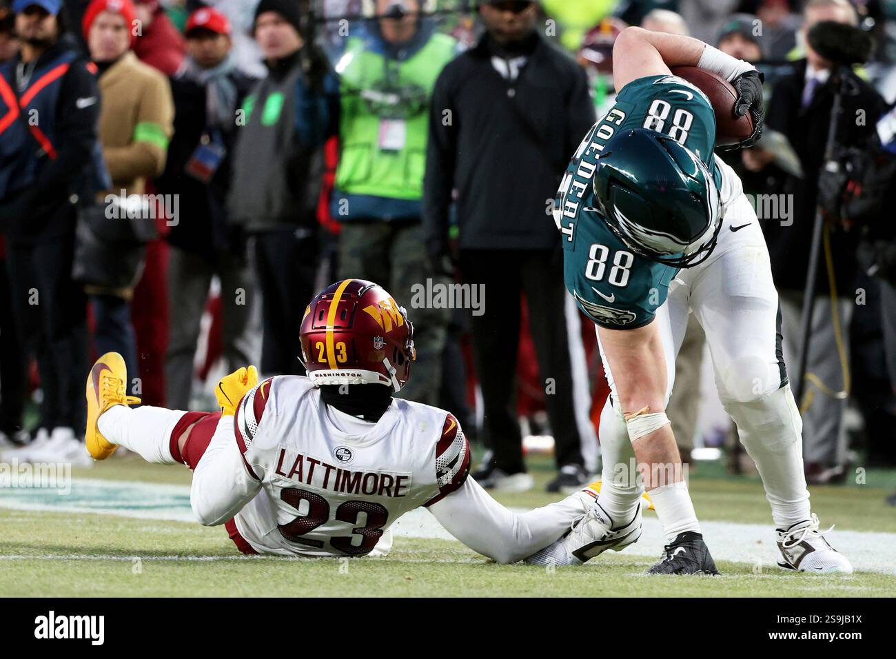 Philadelphia Eagles tight end Dallas Goedert (88) runs by Washington