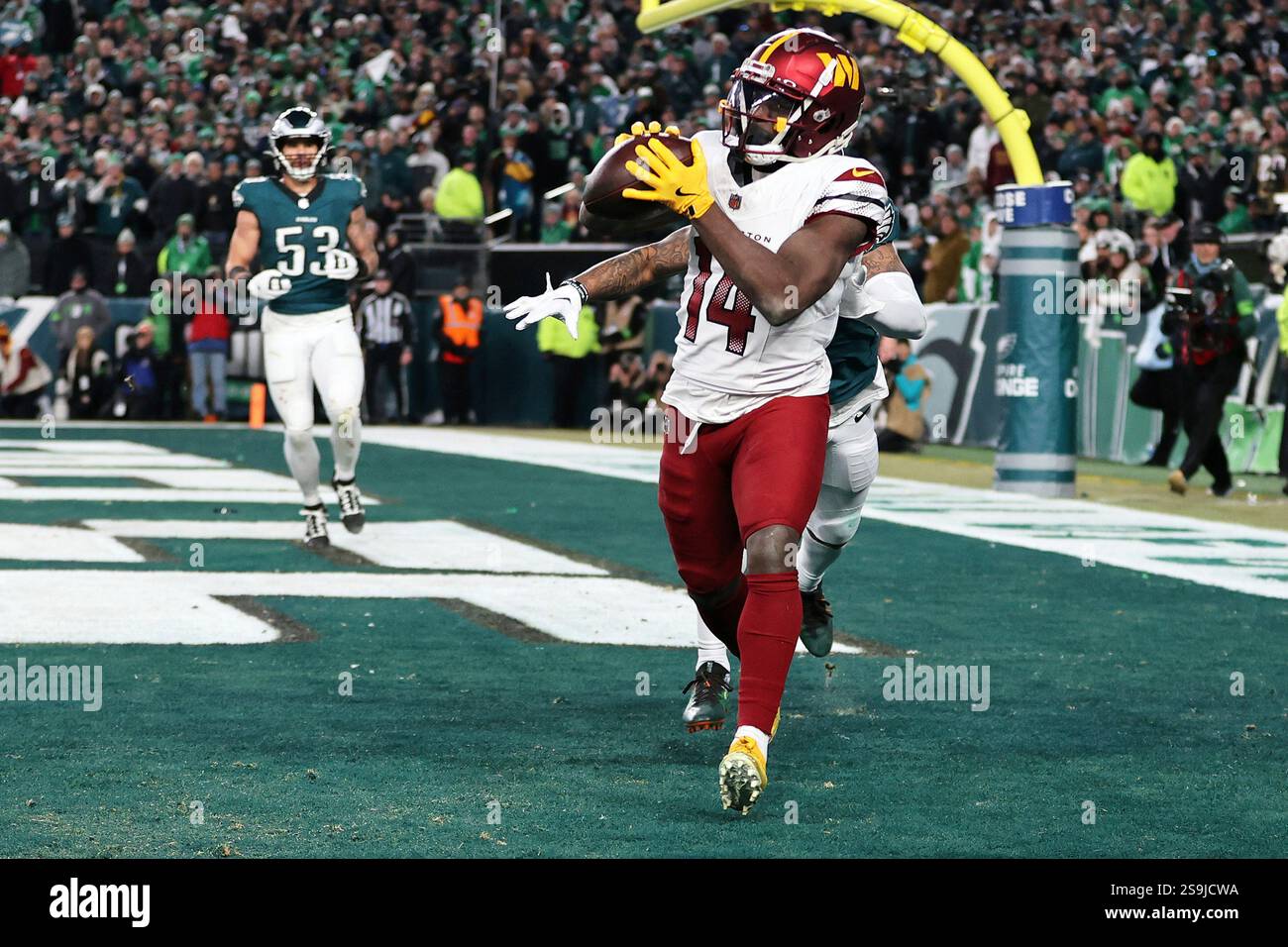 Washington Commanders wide receiver Olamide Zaccheaus (14) catches a 2
