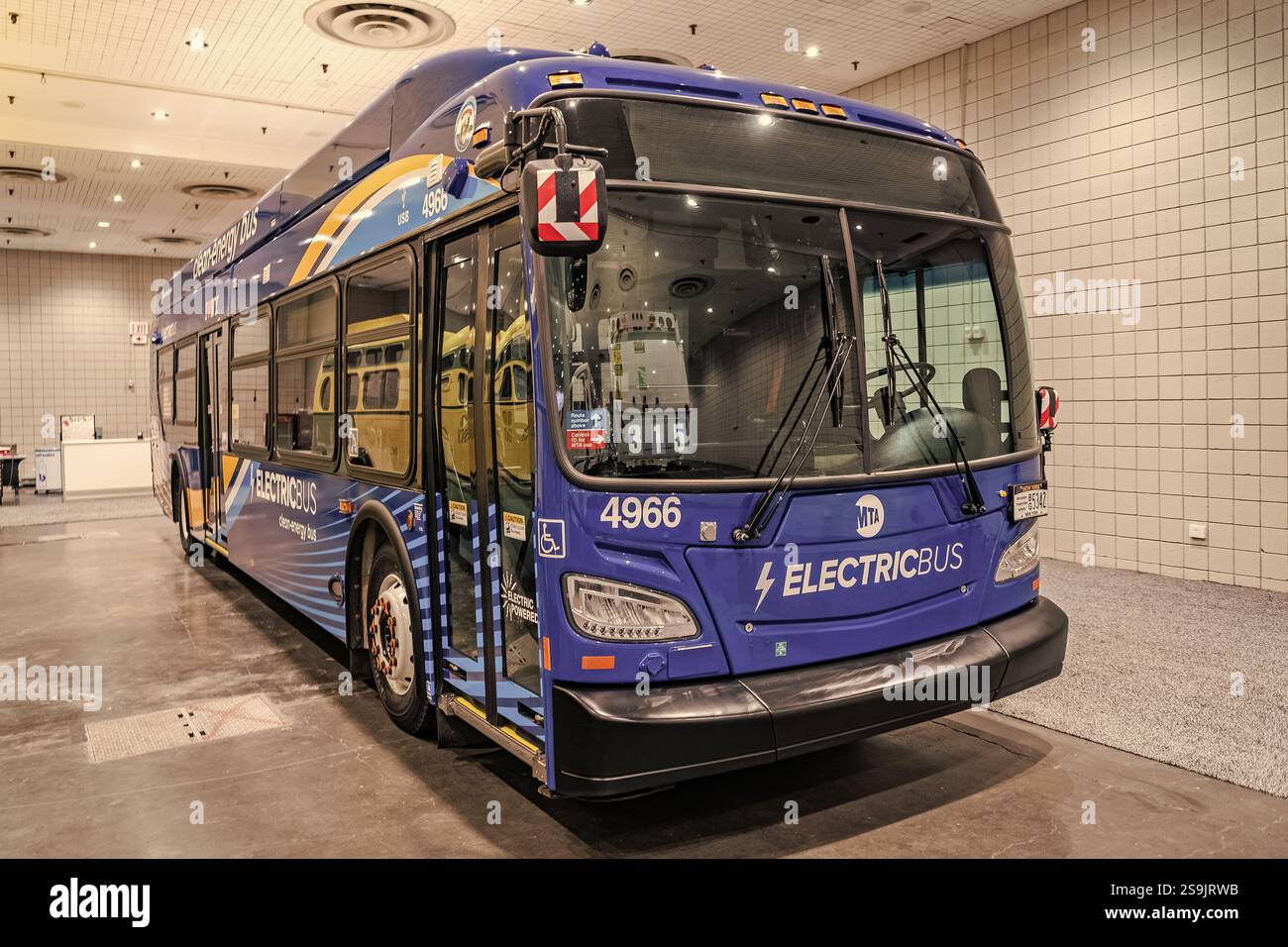 Mta bus hi-res stock photography and images - Alamy