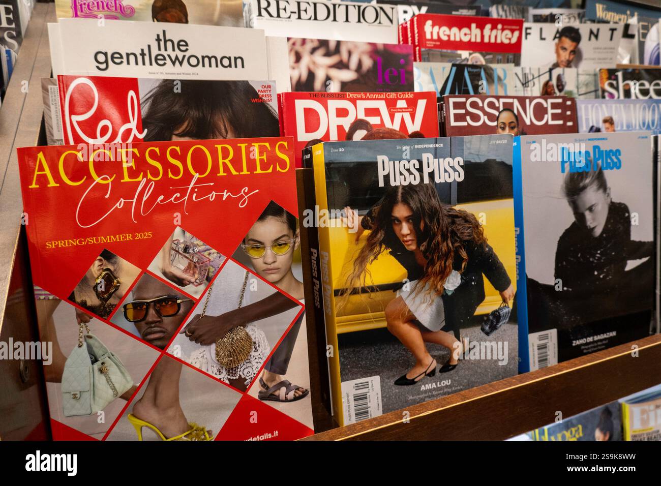 Essence magazine cover hi-res stock photography and images - Alamy