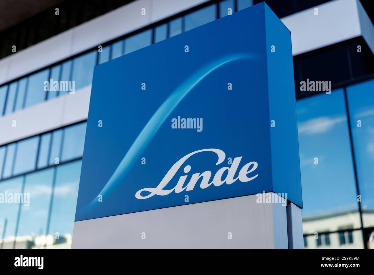 Linde plc logo hi-res stock photography and images - Alamy
