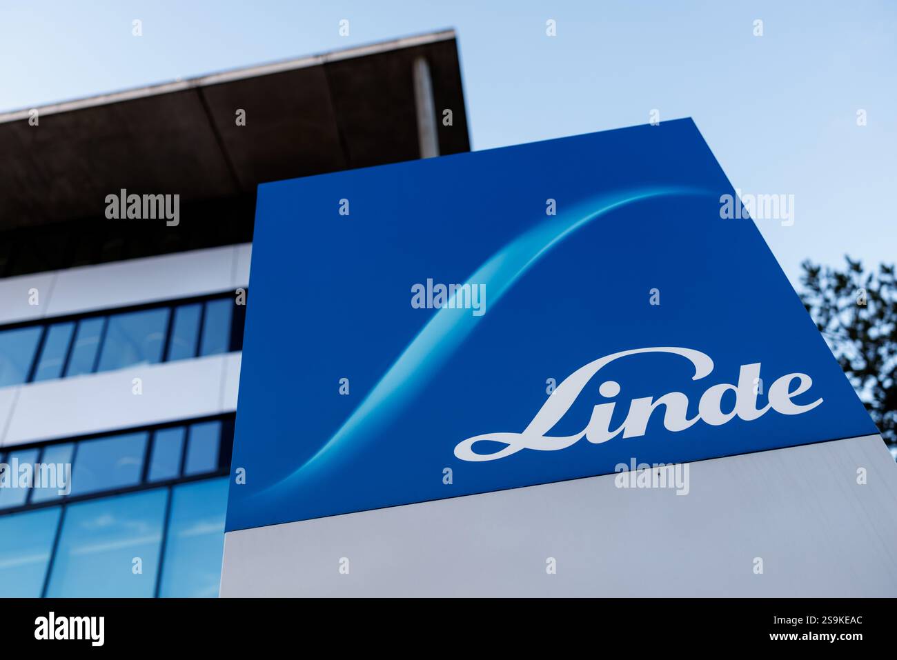 Linde plc logo hi-res stock photography and images - Alamy