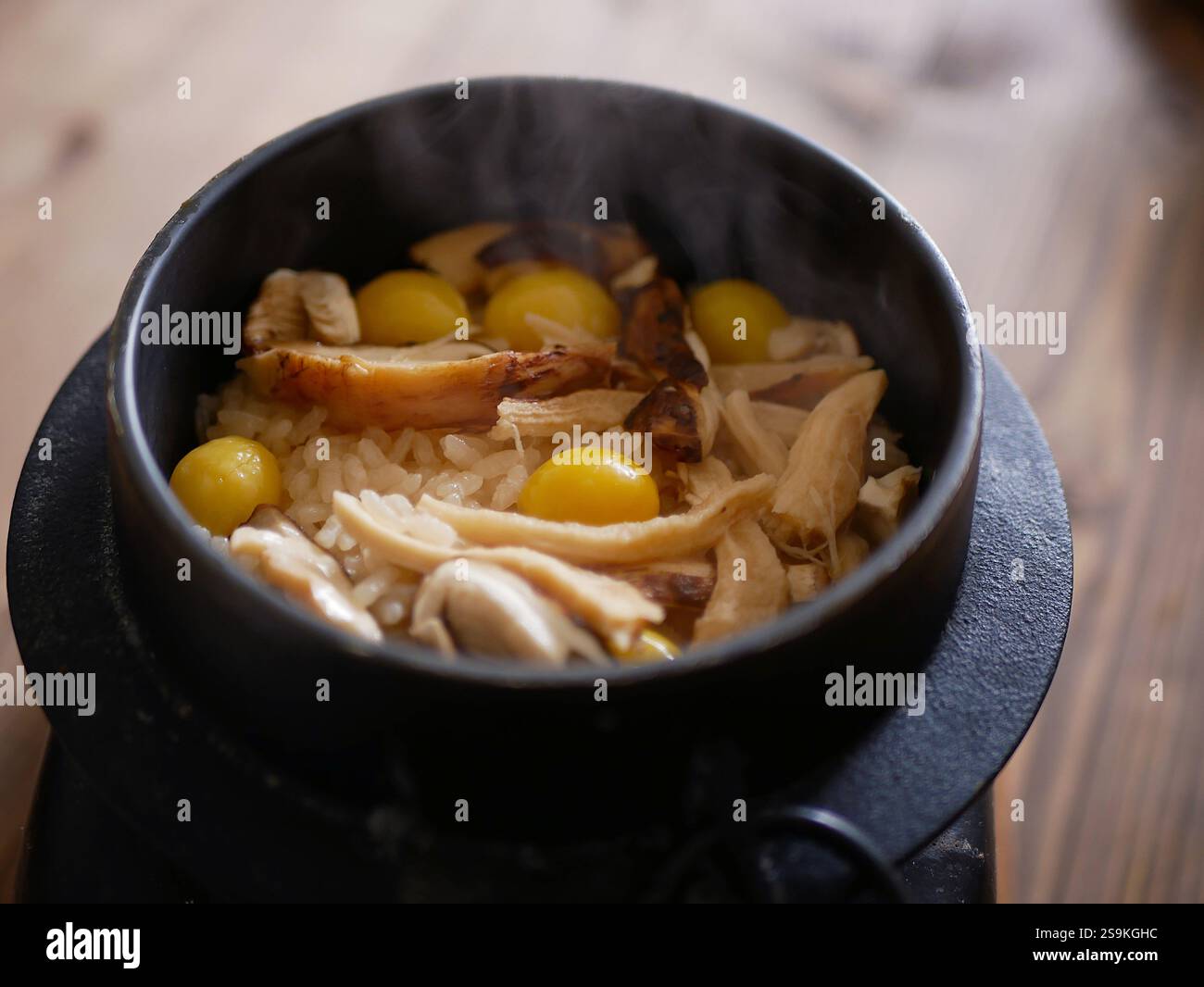 Matsutake mushroom rice Stock Photo - Alamy