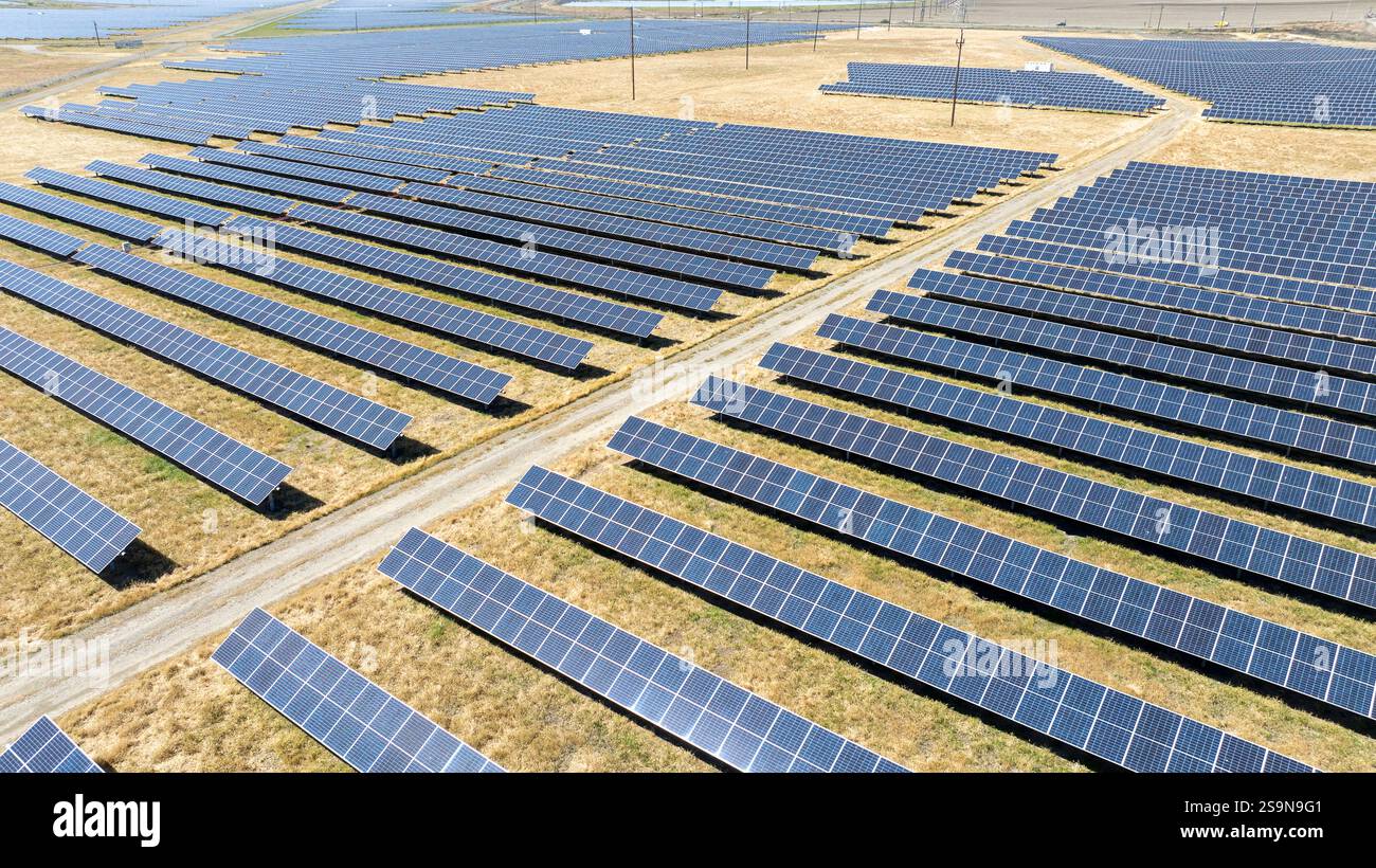 Solar array aerial hi-res stock photography and images - Alamy