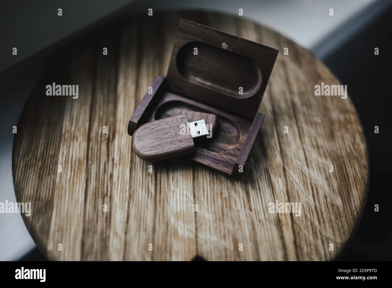 Devices in wooden container hi-res stock photography and images - Alamy
