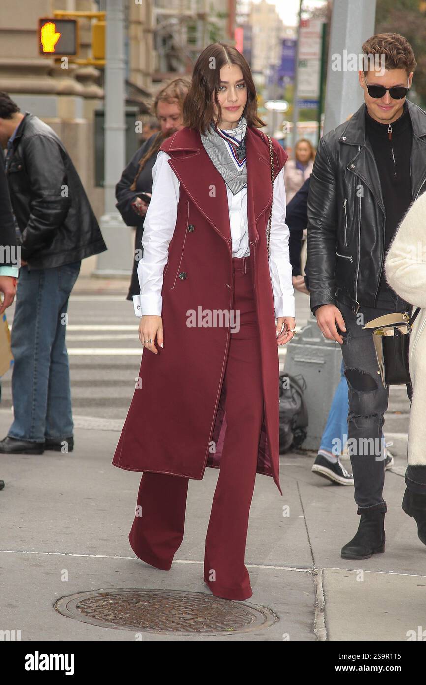 Lizzy Caplan out in Manhattan on October 22, 2019 in New York City Stock Photo