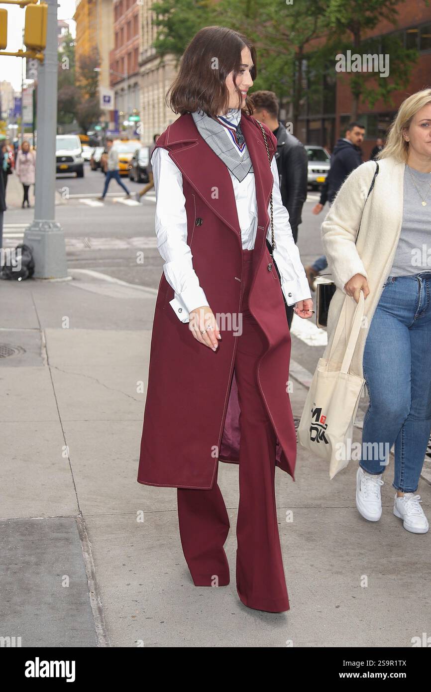 Lizzy Caplan out in Manhattan on October 22, 2019 in New York City Stock Photo