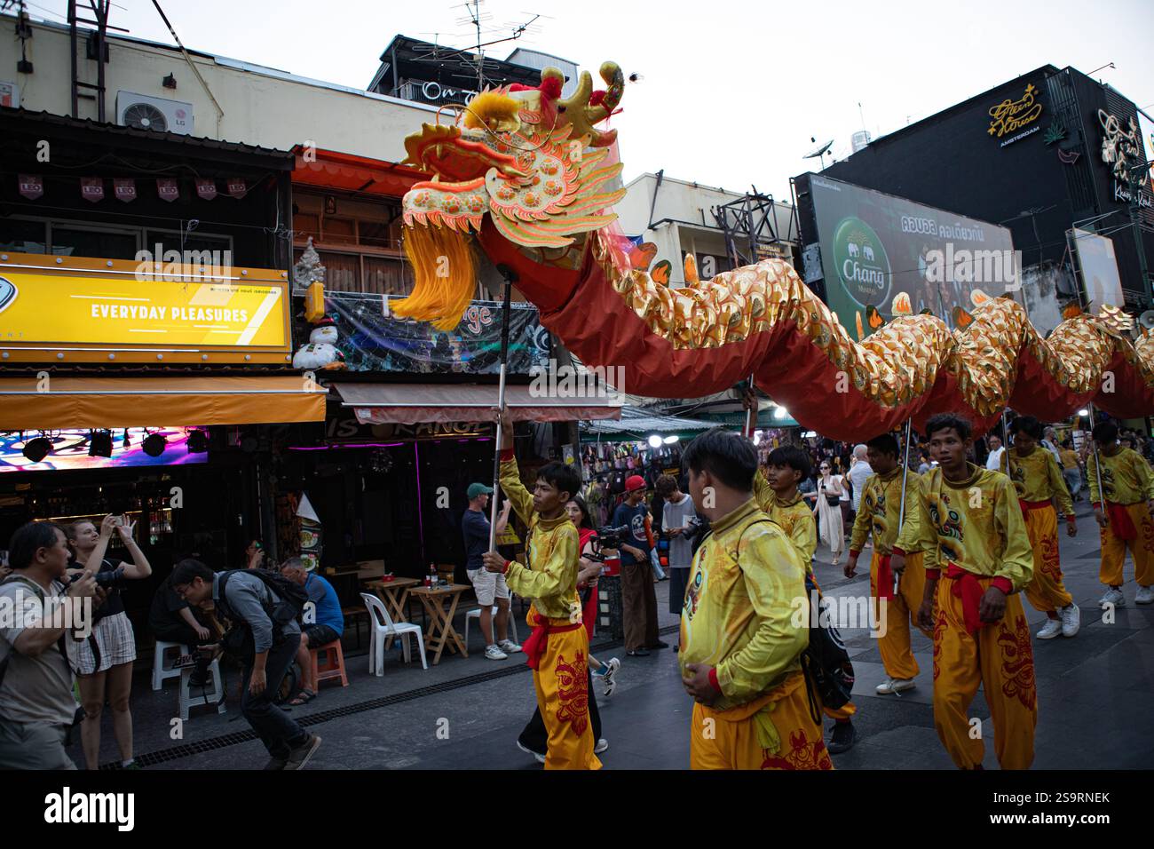 chinese new year bangkok dragon parade