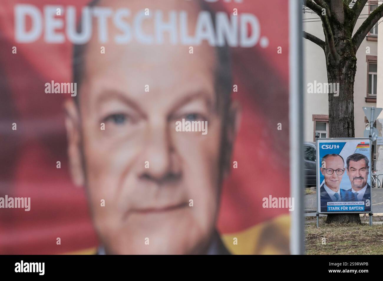 27.01.2025, Wahlplakate, Nürnberg: Wahlplakate zur Bundestagswahl 2025 ...