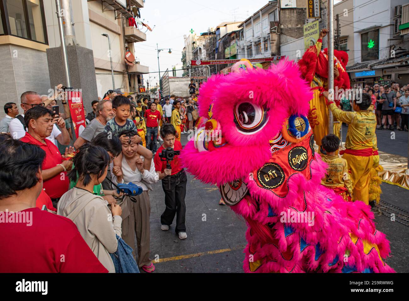 chinese new year bangkok dragon parade