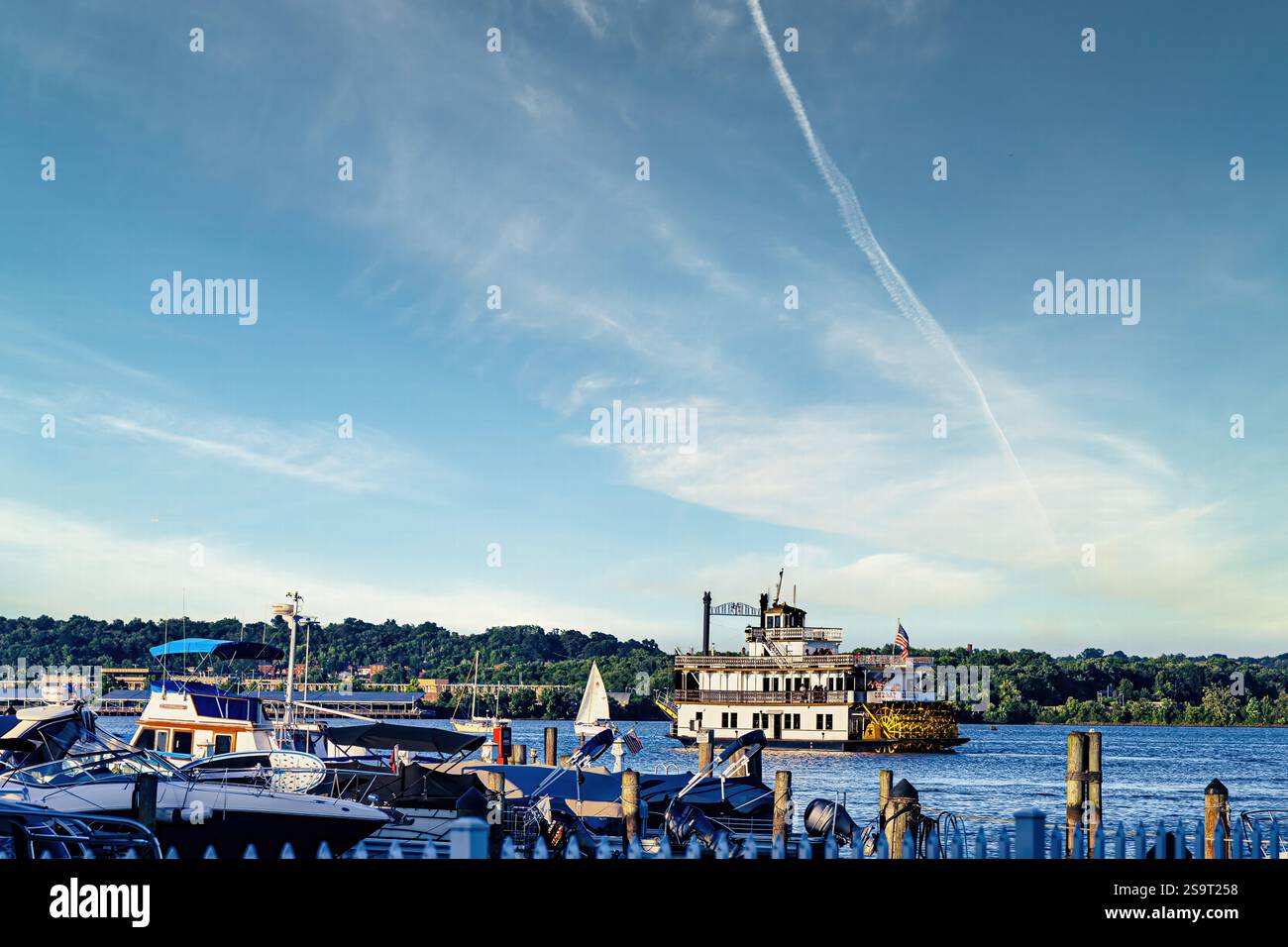 Old town Alexandria waterfront Stock Photo - Alamy