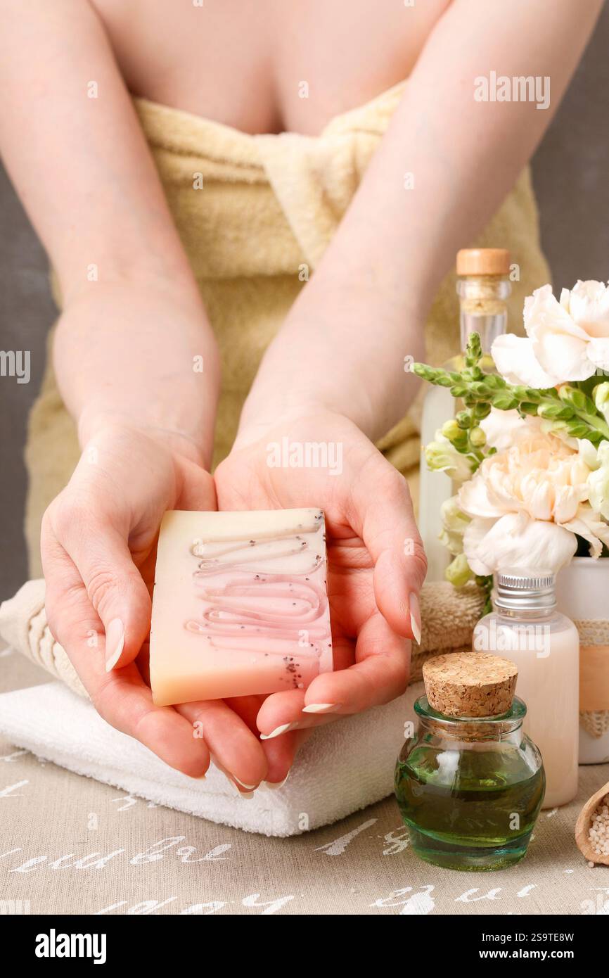Woman in luxury bar hi-res stock photography and images - Alamy