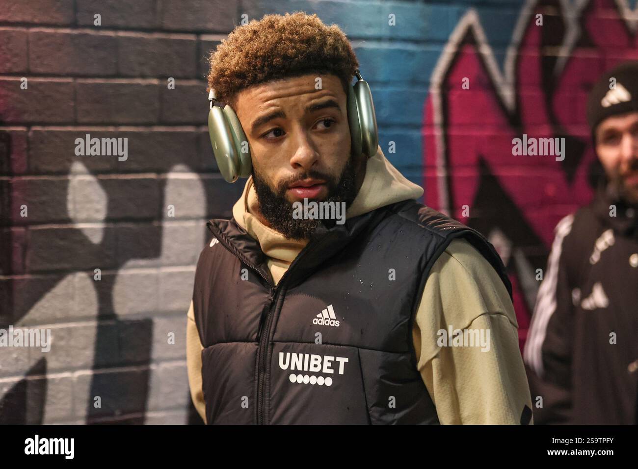 Jayden Bogle of Leeds United arrives during the Sky Bet Championship