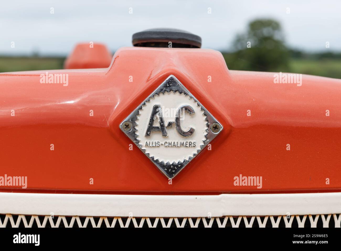 Allis Chalmers logo on a vintage tractor hood. Founded in 1901 in Milwaukee  the company manufactured agricultural construction machinery Stock Photo -  Alamy, image size:1300x956