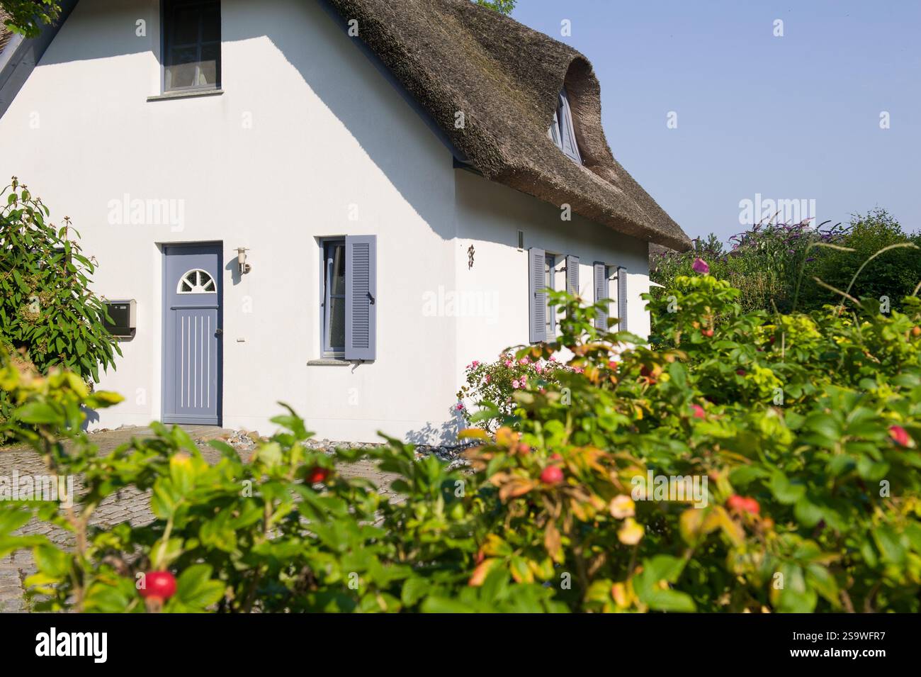 Traditional cottage hi-res stock photography and images - Alamy