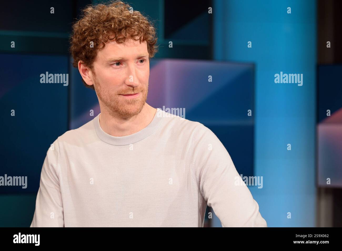 Moderator Louis Klamroth in der ARD Talkshow Hart aber Fair Stock Photo ...