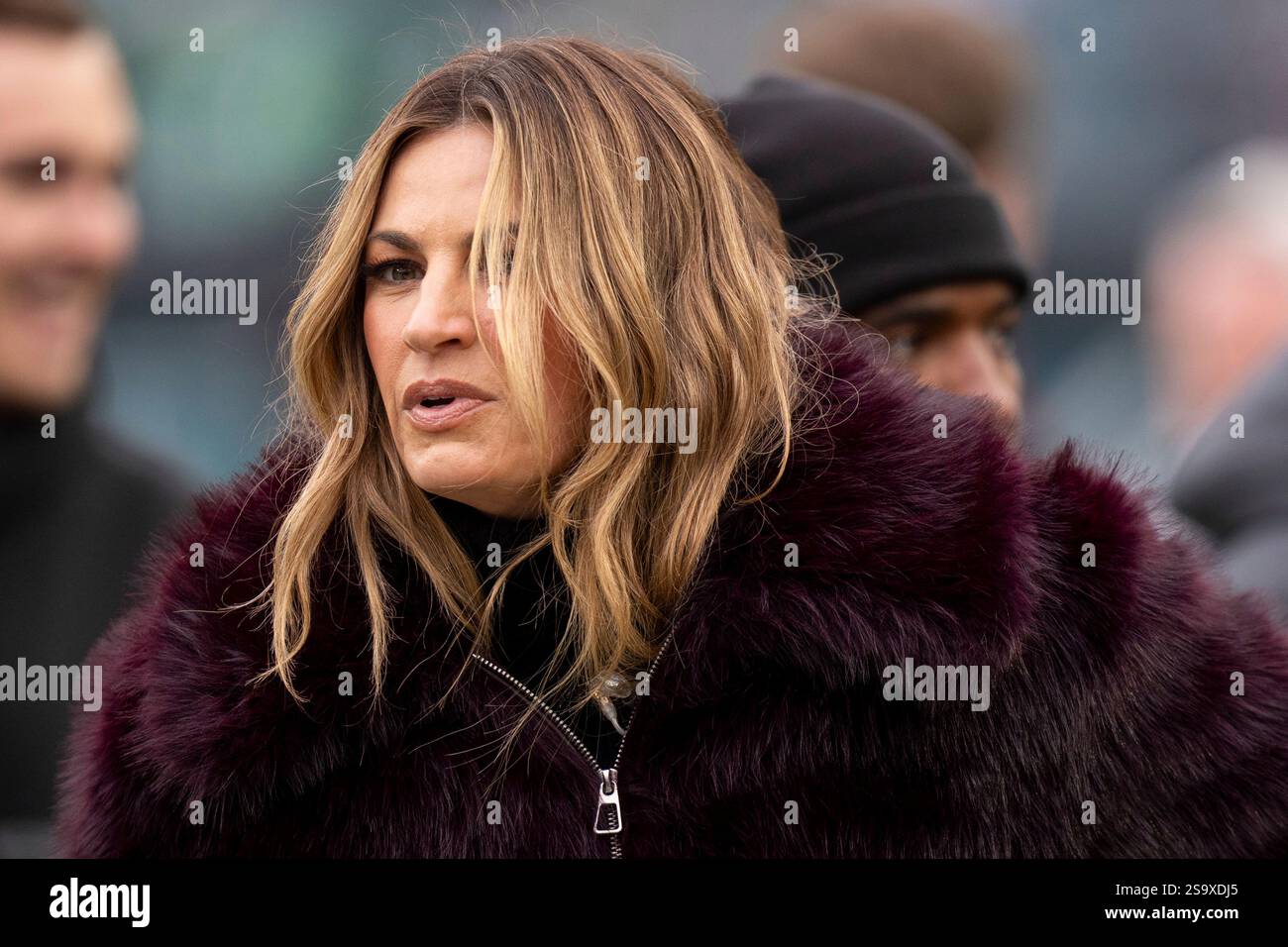 Fox Sports sideline reporter Erin Andrews looks on during warm-ups ...