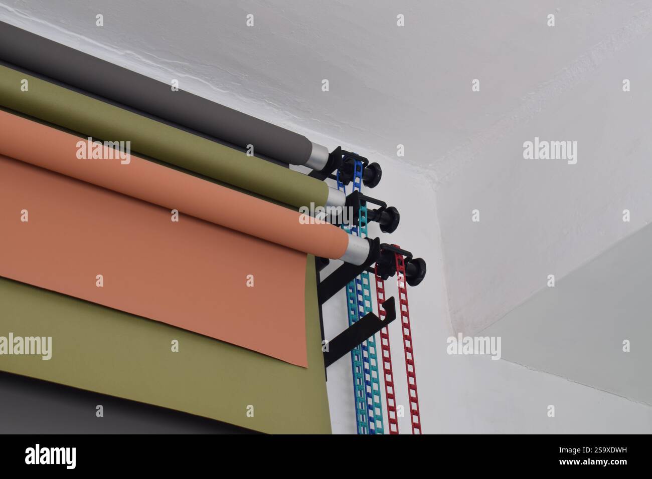 Studio backdrop roll hi-res stock photography and images - Alamy