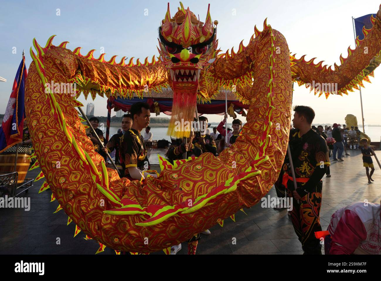 dragon dance in chinese new year
