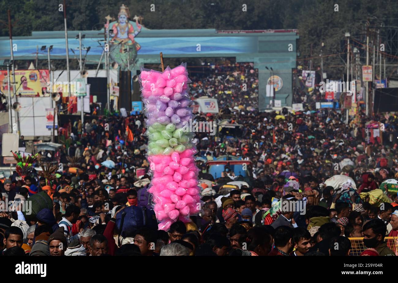 PRAYAGRAJ, INDIA JANUARY 27 Massive crowd reaching at Triveni Sangam