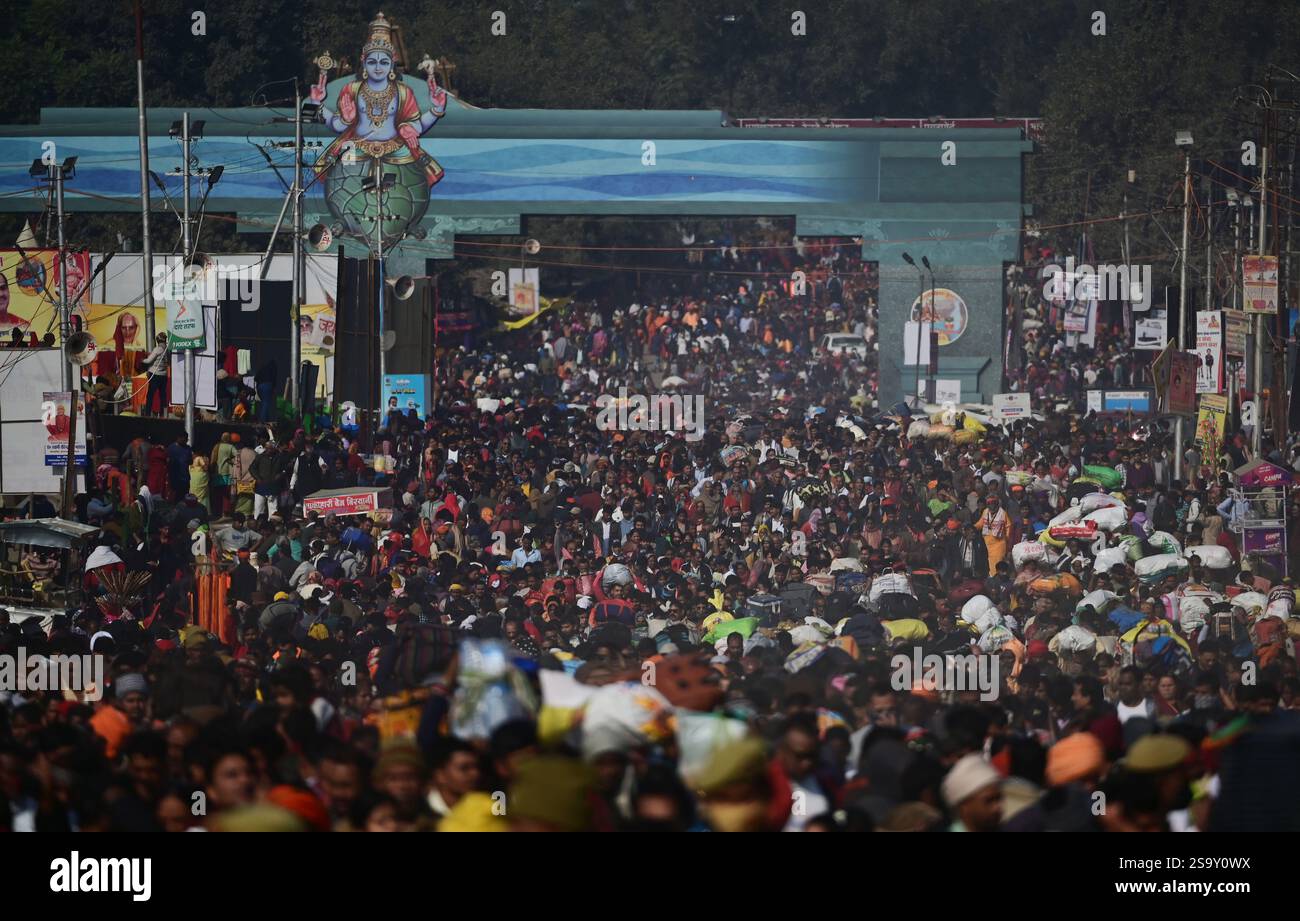 PRAYAGRAJ, INDIA JANUARY 27 Massive crowd reaching at Triveni Sangam