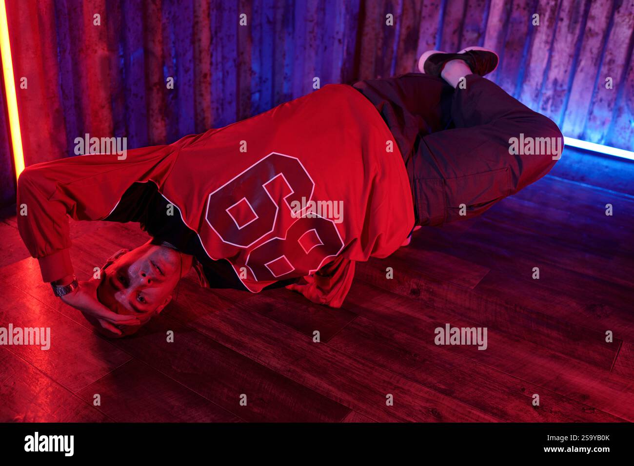 Breakdance dancer performing floor hi-res stock photography and images ...