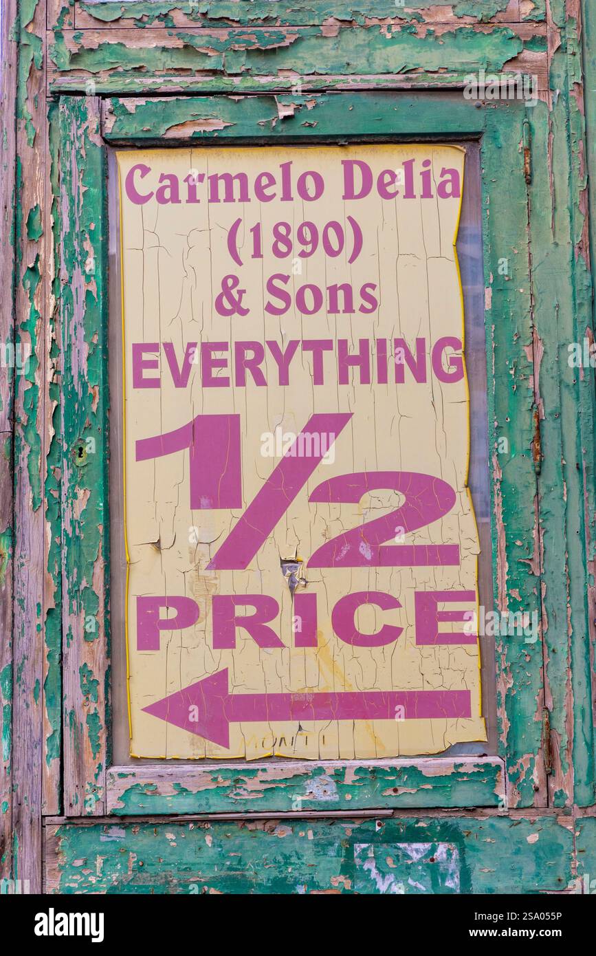 Old shop signage hi-res stock photography and images - Alamy