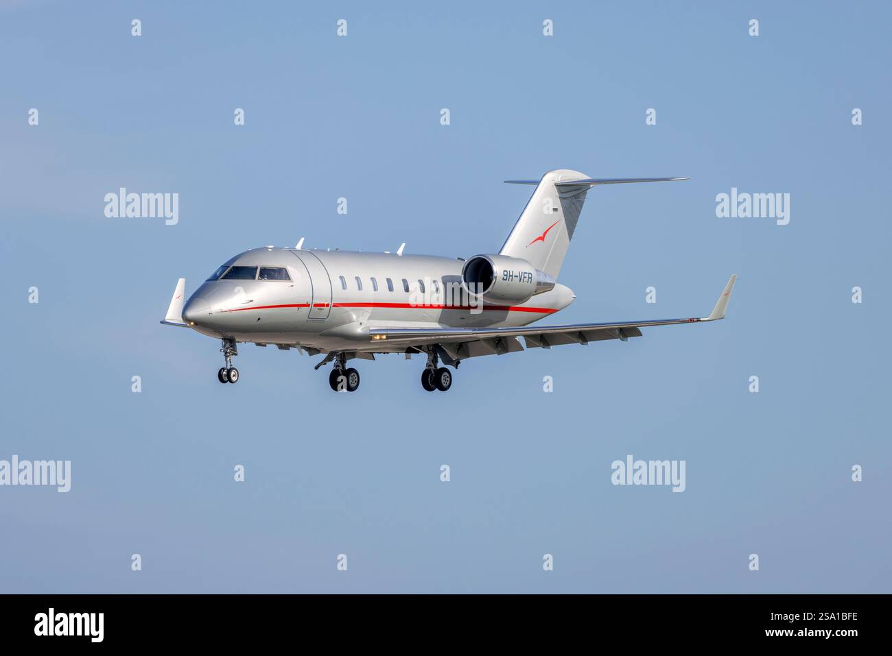 Vistajet corporate jet landing hi-res stock photography and images - Alamy