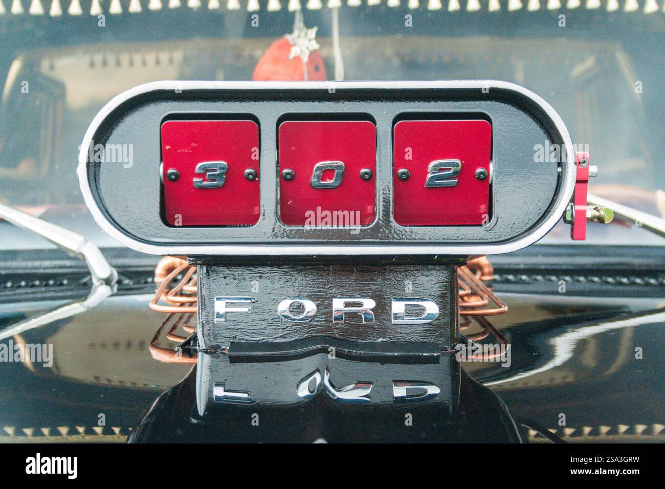 Ford 302 engine logo hi-res stock photography and images - Alamy
