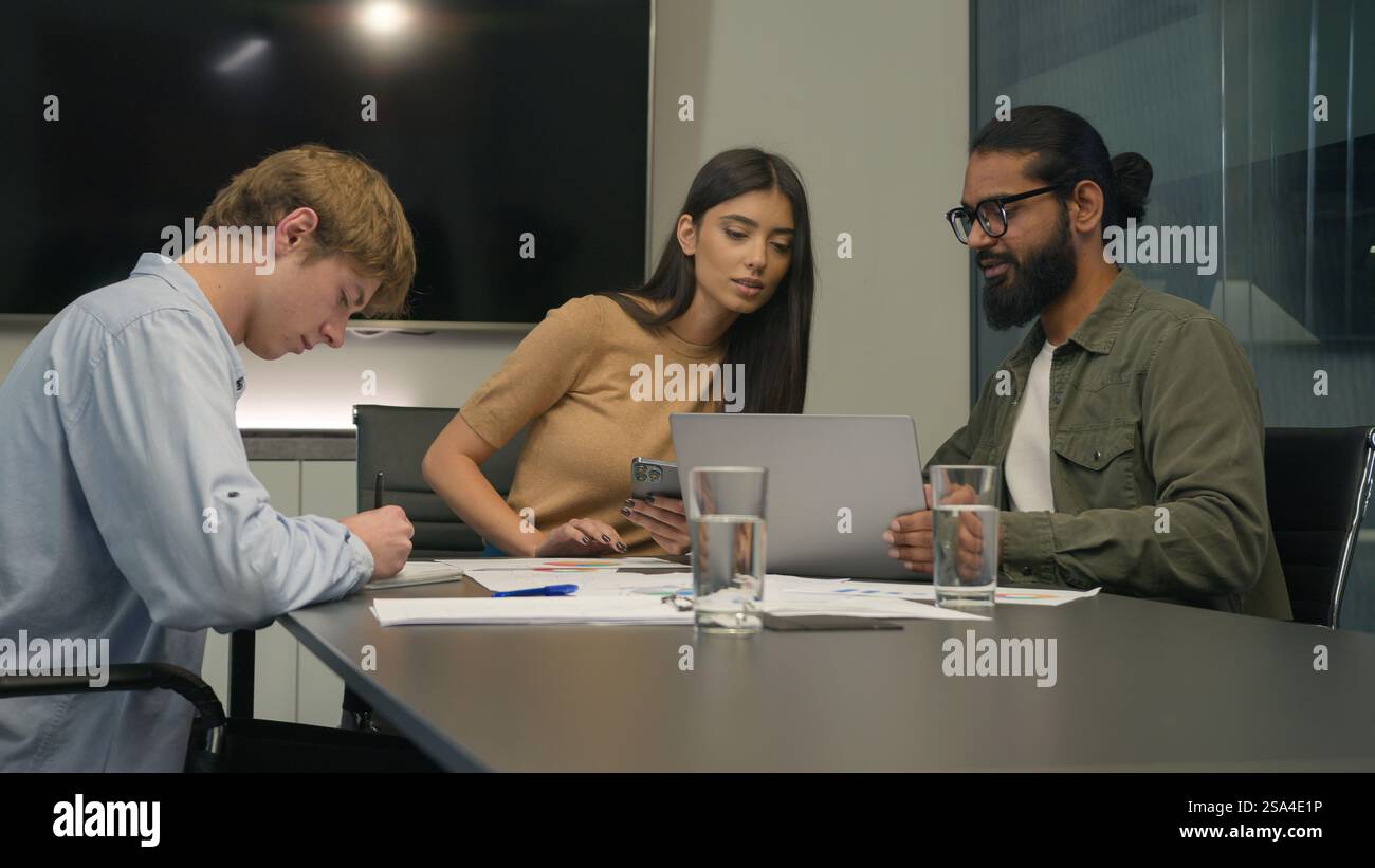 Diverse group conference table hi-res stock photography and images - Alamy