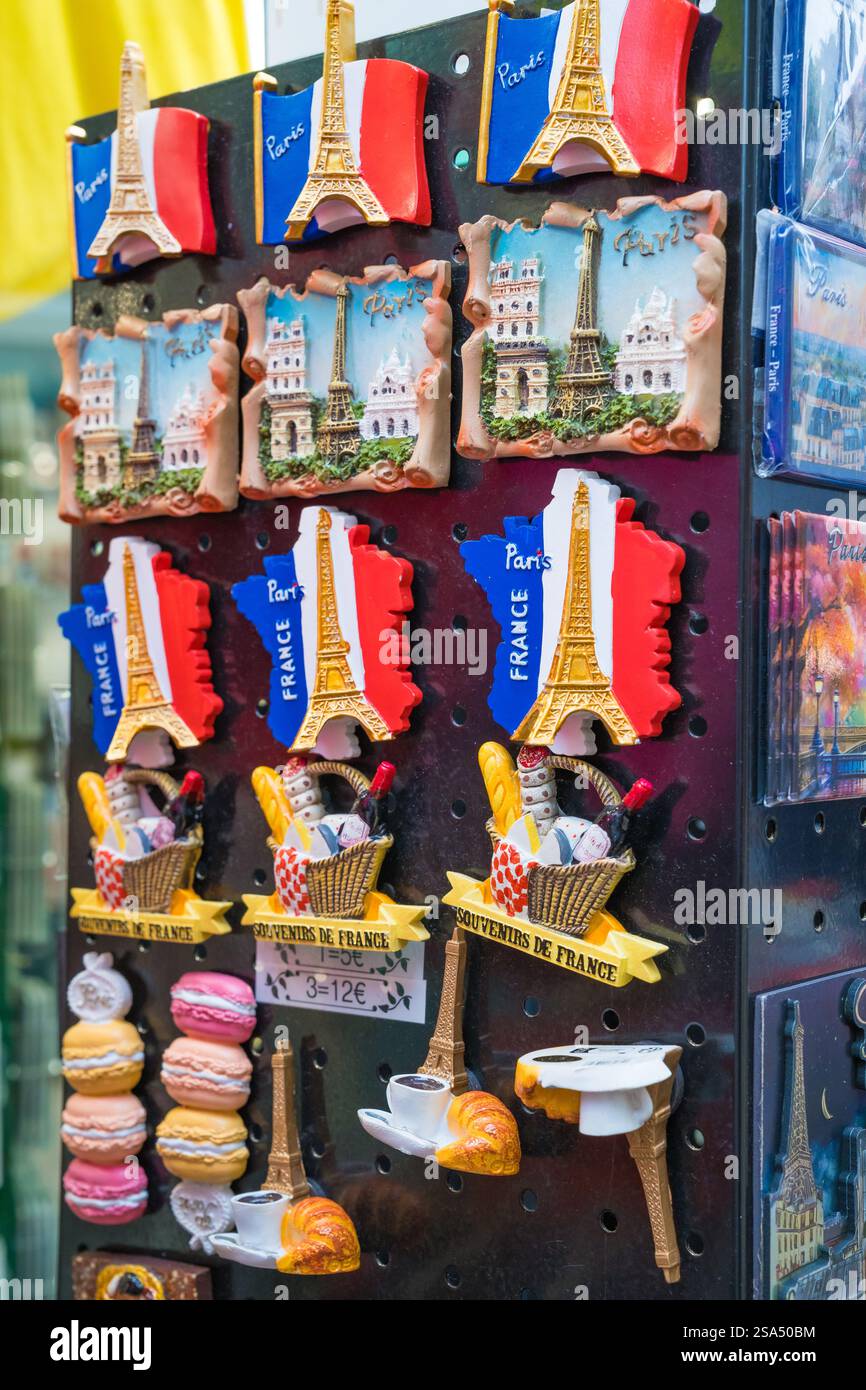 Paris souvenirs hi-res stock photography and images - Alamy