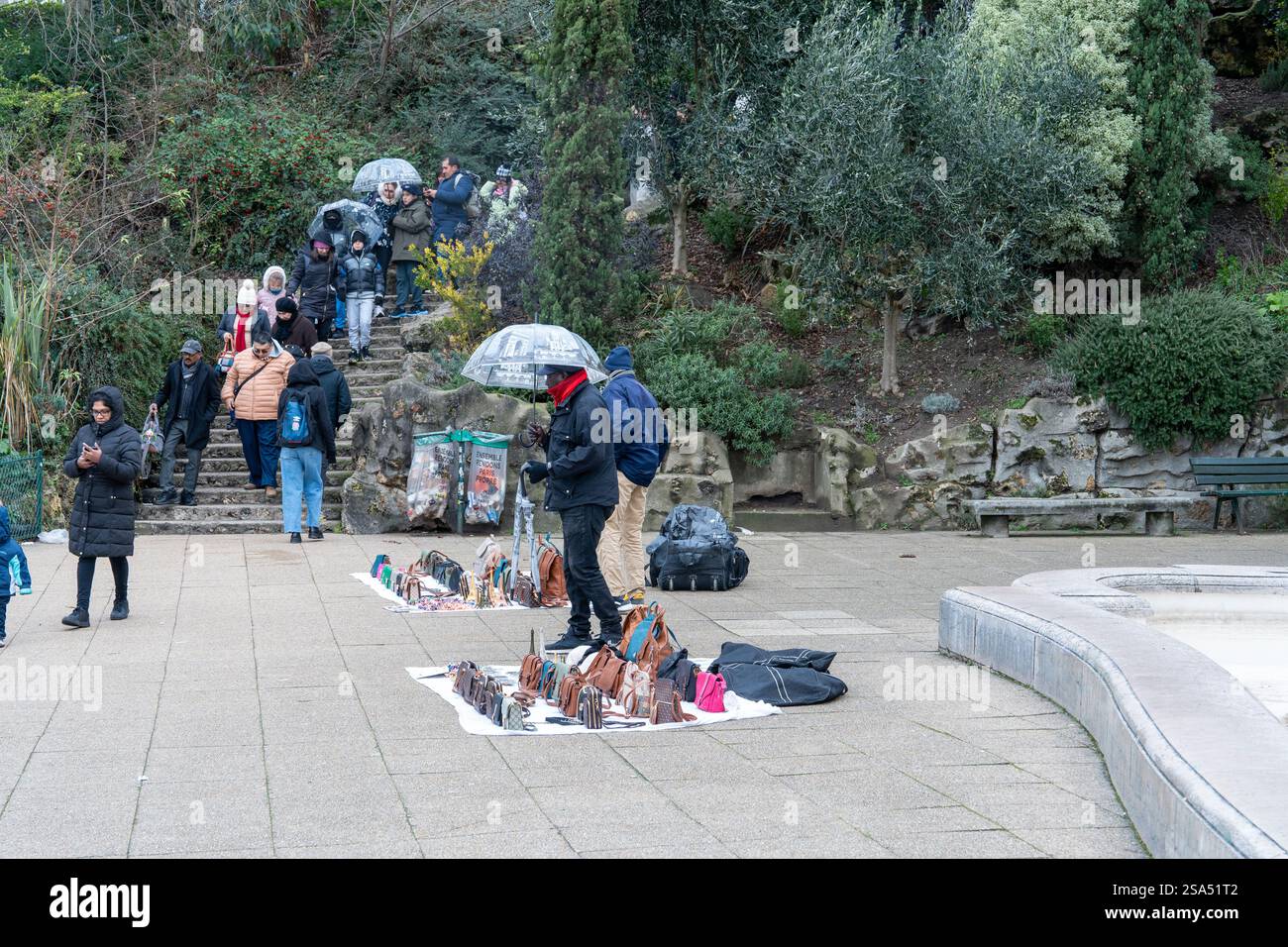 Bustling park scene hi-res stock photography and images - Alamy