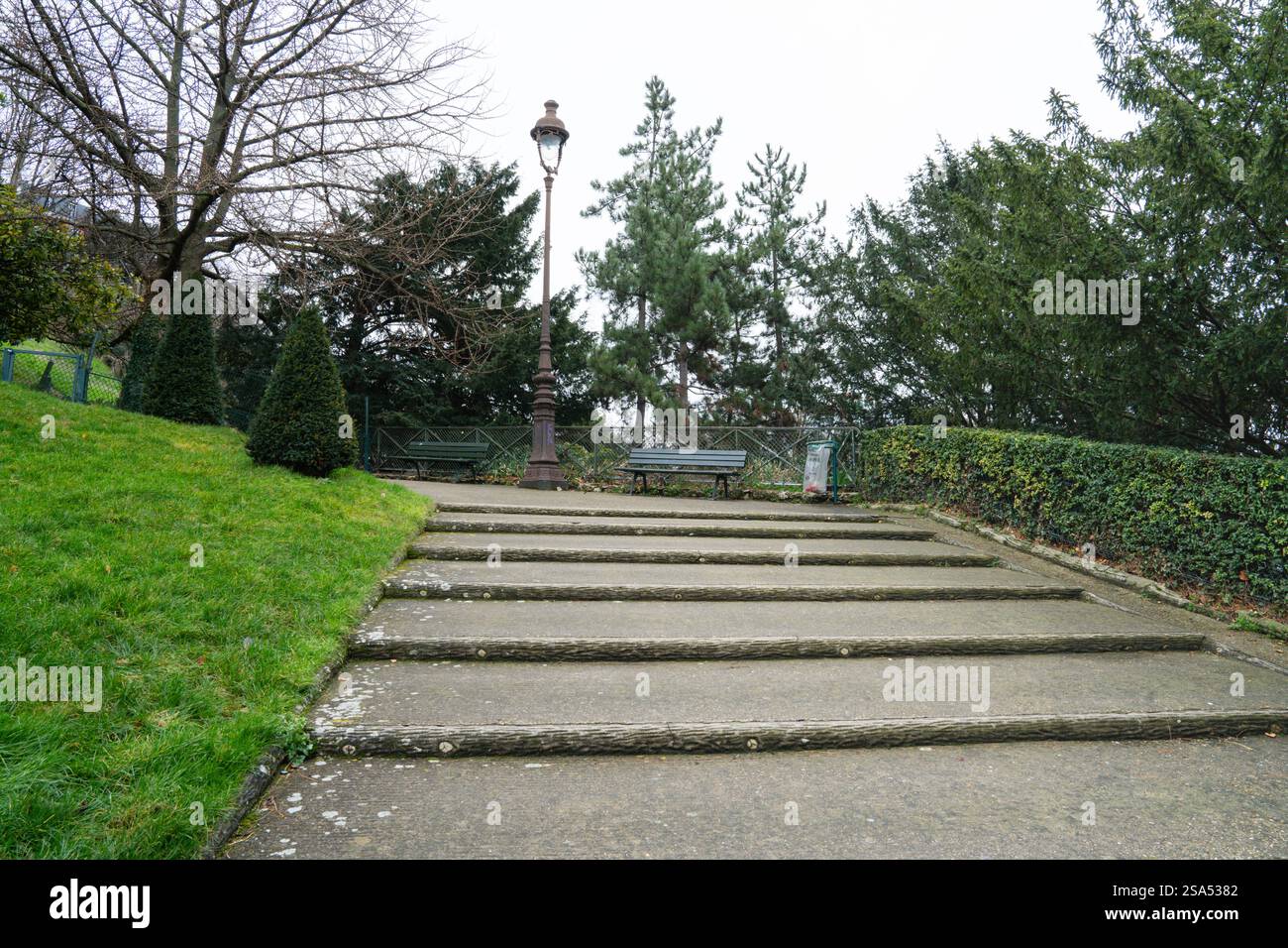Serene garden pathway leads hi-res stock photography and images - Alamy