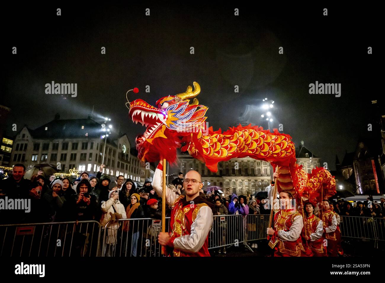 dragon dance in chinese new year