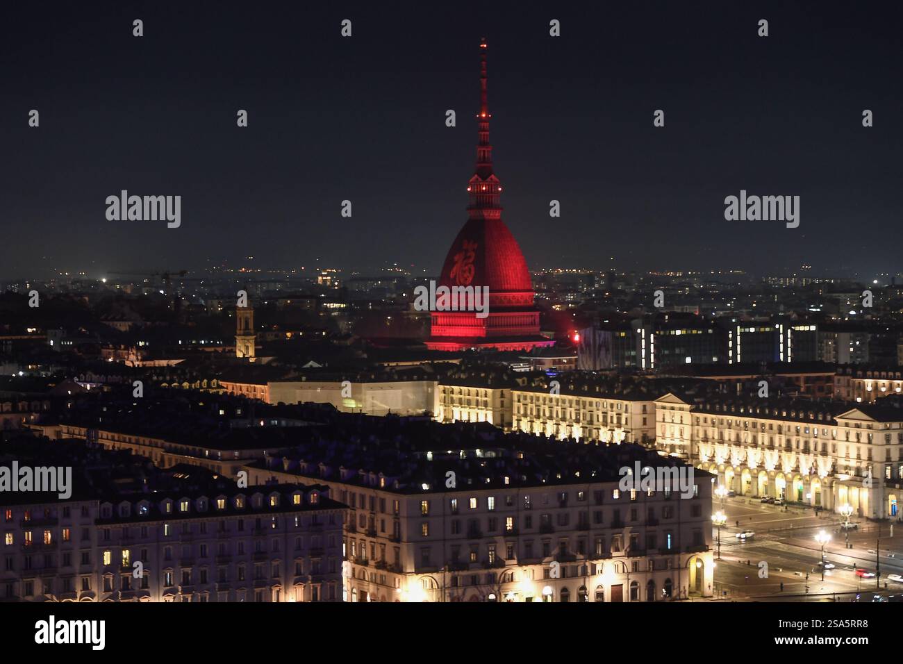 La Mole Antonella illuminata in occasione del capodanno cinese a Torino