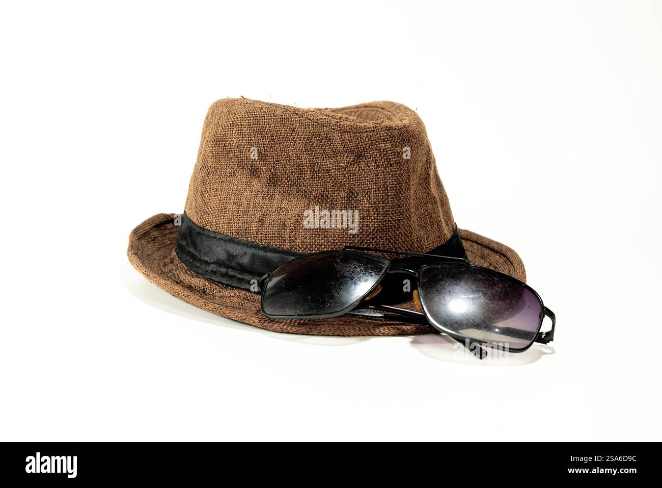 Old classic woven hat and sunglasses, travel history Stock Photo
