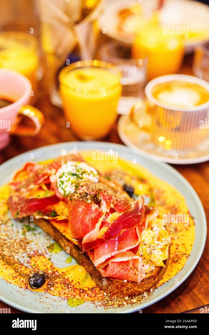 English scrambled eggs hi-res stock photography and images - Alamy