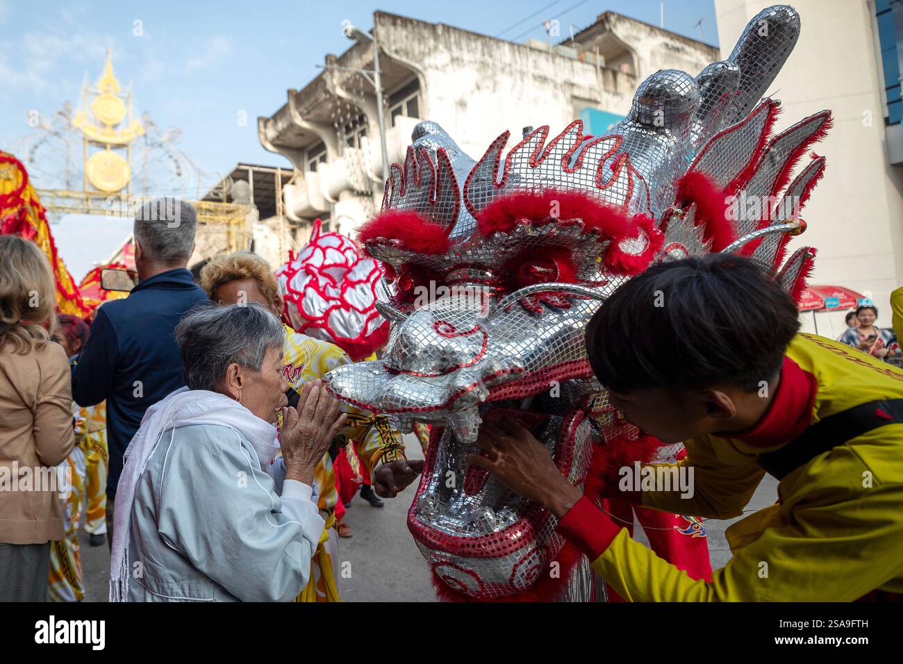 what do people do on chinese new year