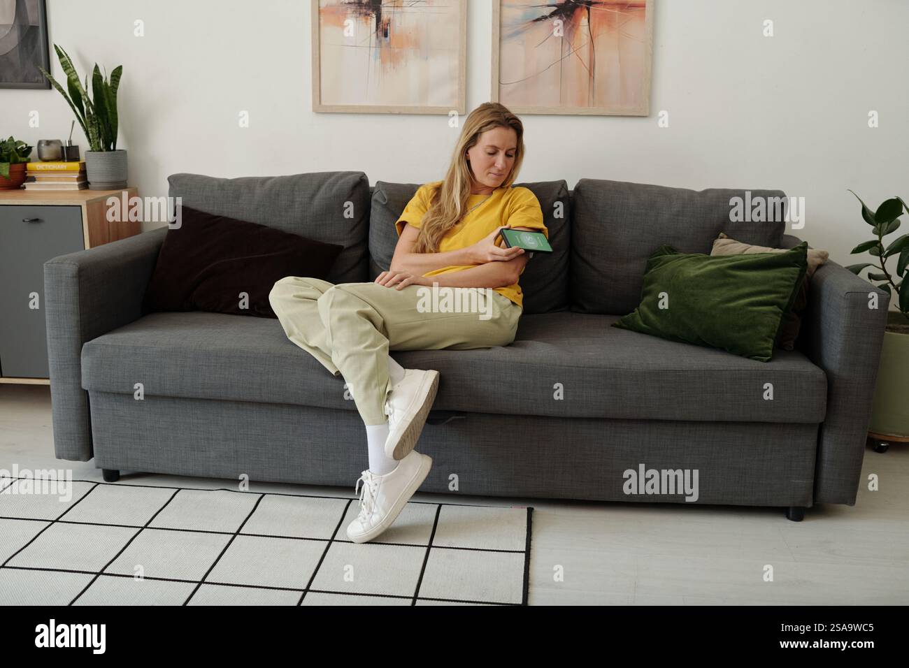 Woman Checking Glucose Levels Putting Smartphone To CGM Stock Photo Alamy Woman checking glucose levels putting smartphone to cgm stock photo alamy