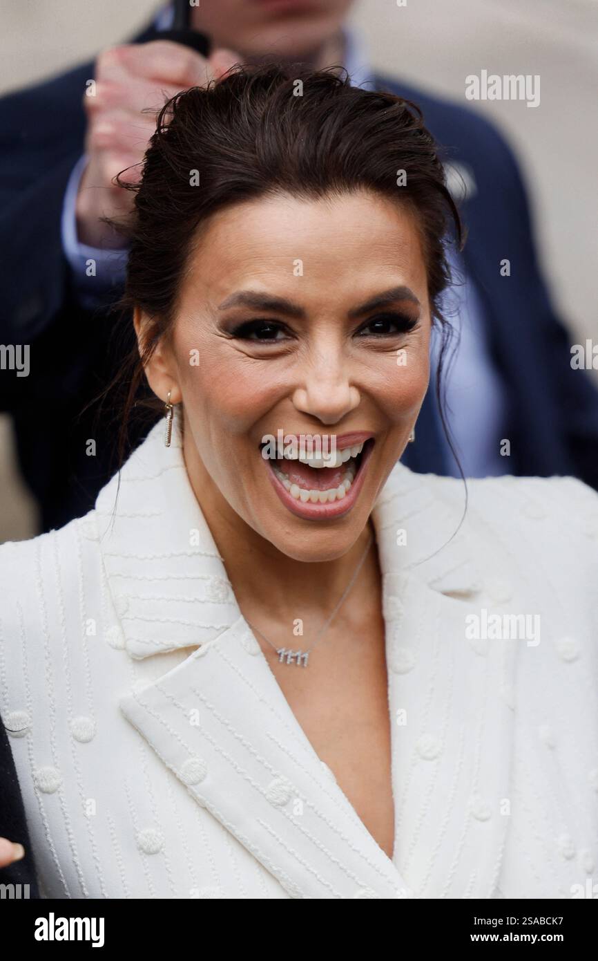 Paris France January 29 Eva Longoria Arrives To Elie Saab Fashion Paris France January 29 Eva Longoria Arrives To Elie Saab Fashion Show During The Haute Couture Fallwinter 2025 2026 Fashion Week On January 29 2025 In Paris France Photo By Marco 2SABCK7