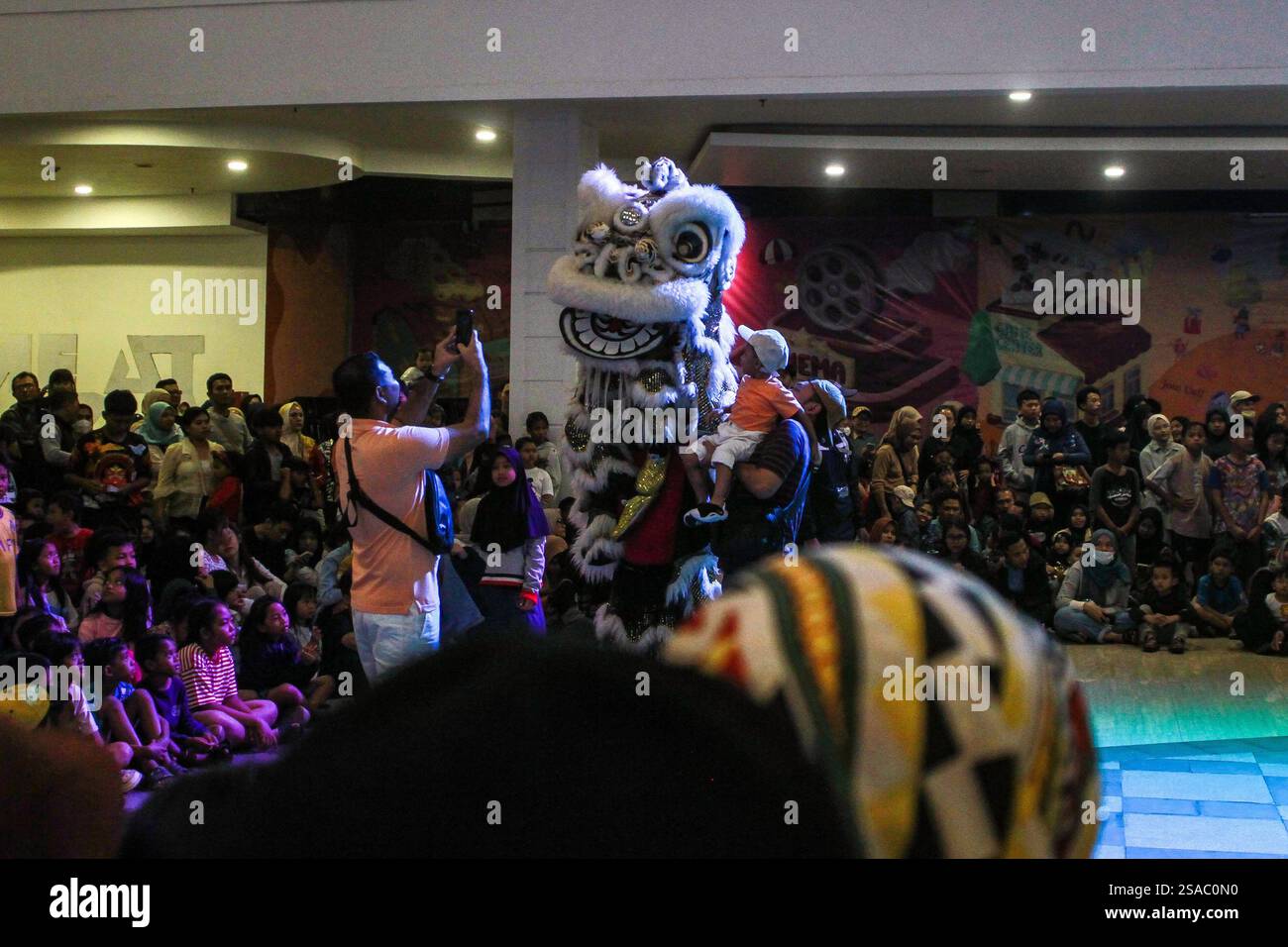 lion dance for chinese new year