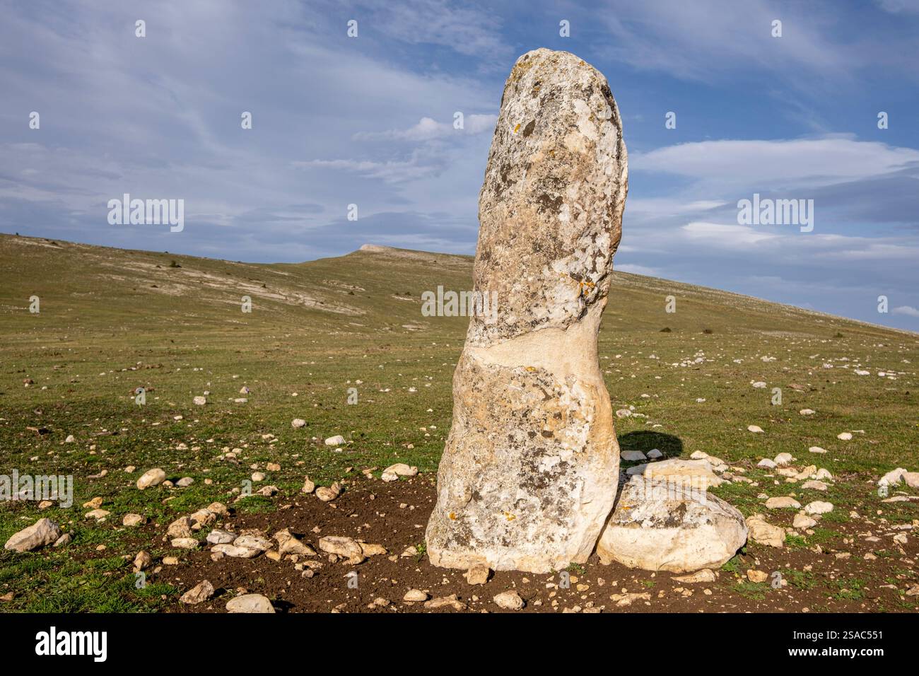 Atau menhir, Mount Surbe, Legaire Megalithic Park, Campas de Legaire ...