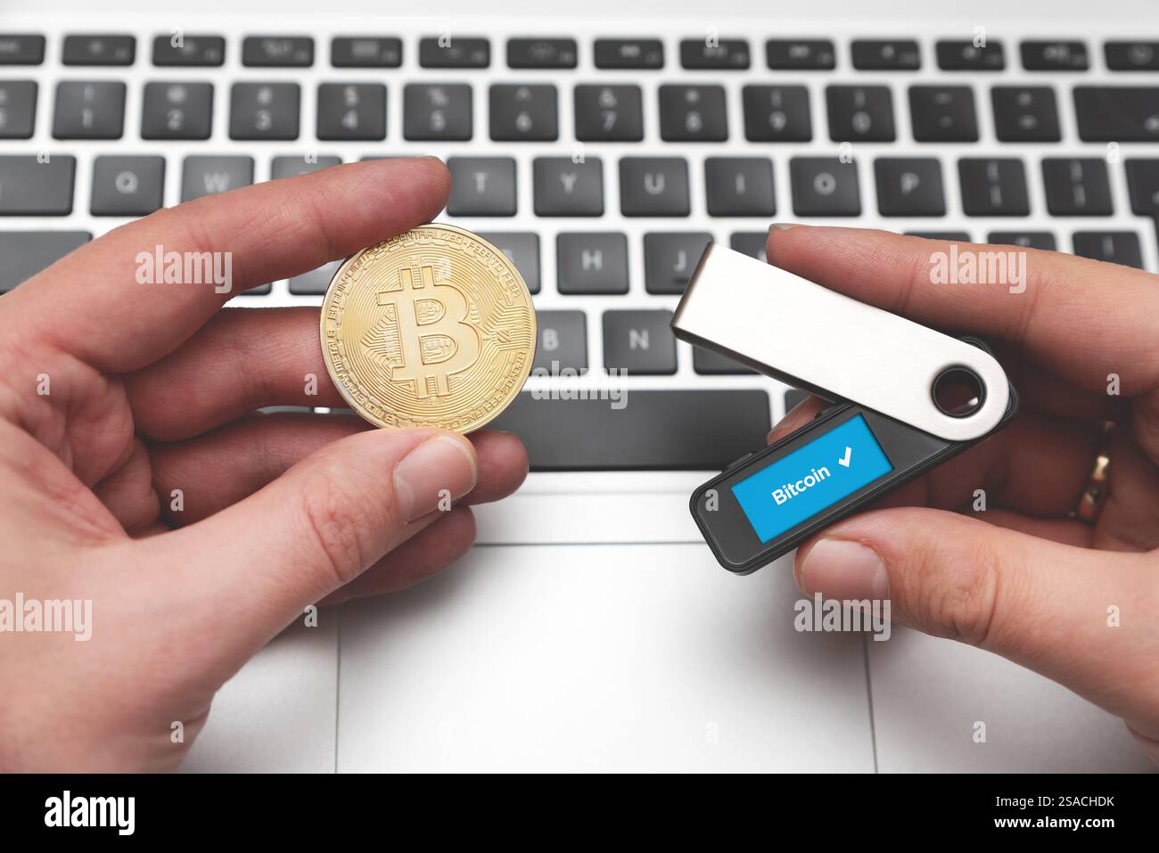 Buying bitcoin hi-res stock photography and images - Page 8 - Alamy