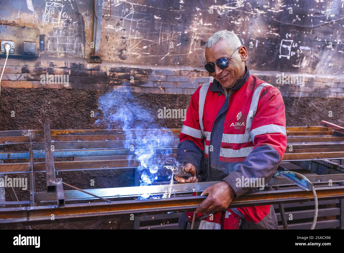 Welder at work in a workshop in Marrakesh, Morocco Stock Photo