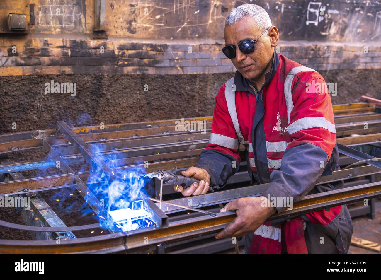 Welder at work in a workshop in Marrakesh, Morocco Stock Photo
