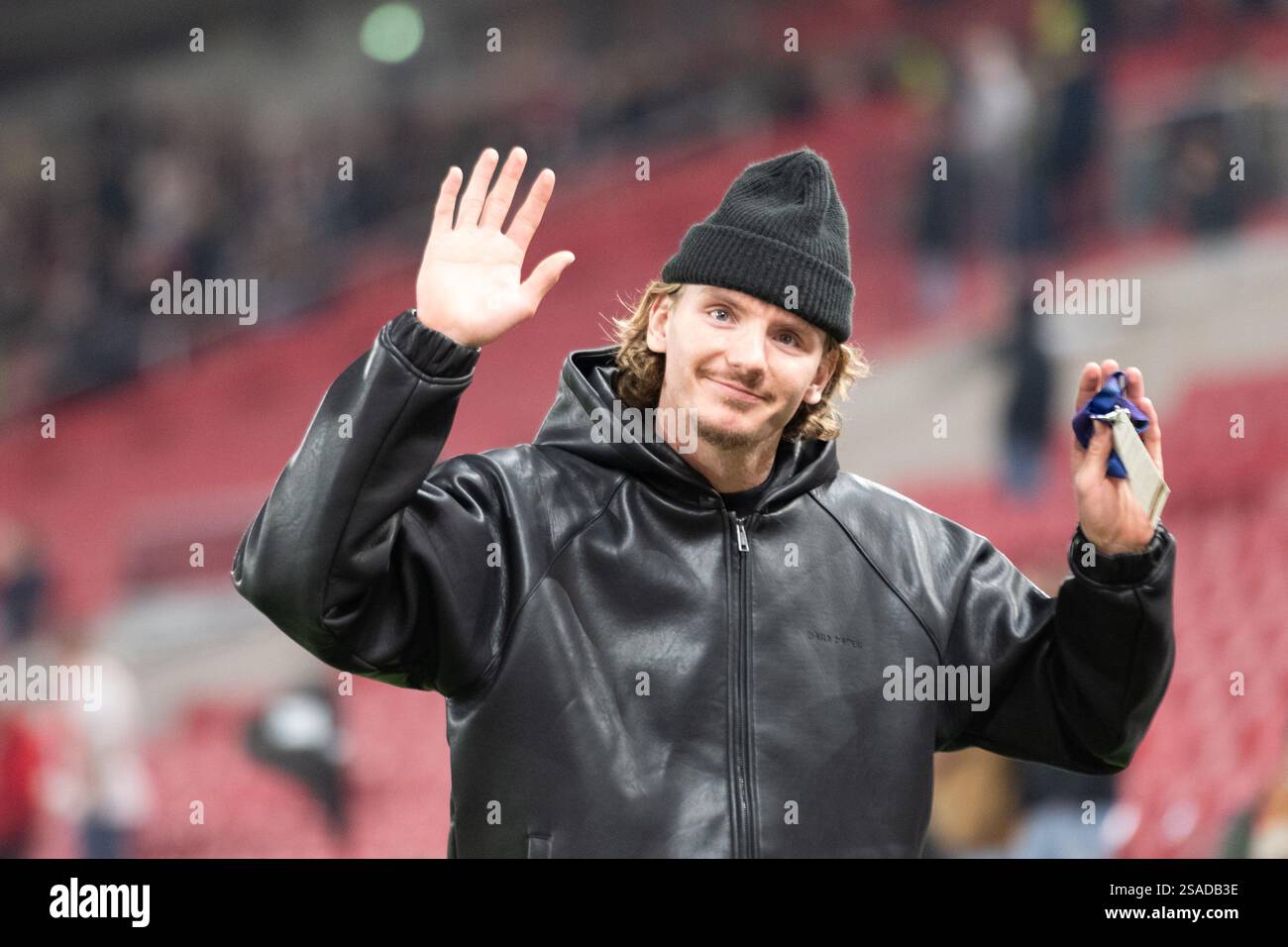 Vor Spielbeginn Nick Woltemade VfB Stuttgart 11 GER VfB Stuttgart Vs Paris Saint Germain Vor Spielbeginn Nick Woltemade Vfb Stuttgart 11 Ger Vfb Stuttgart Vs Paris Saint Germain Fussball Herren Uefa Champions League 8 Spieltag Spielzeit 20242025 29012025 Foto Eibner Frank 2SADB3E 