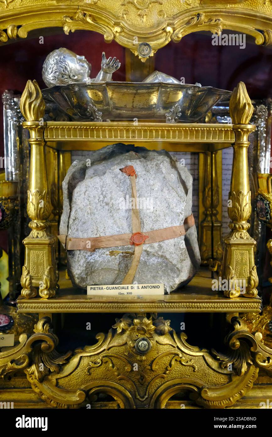 basilica-of-saint-anthony-of-padua-the-chapel-of-the-relics-of-saint