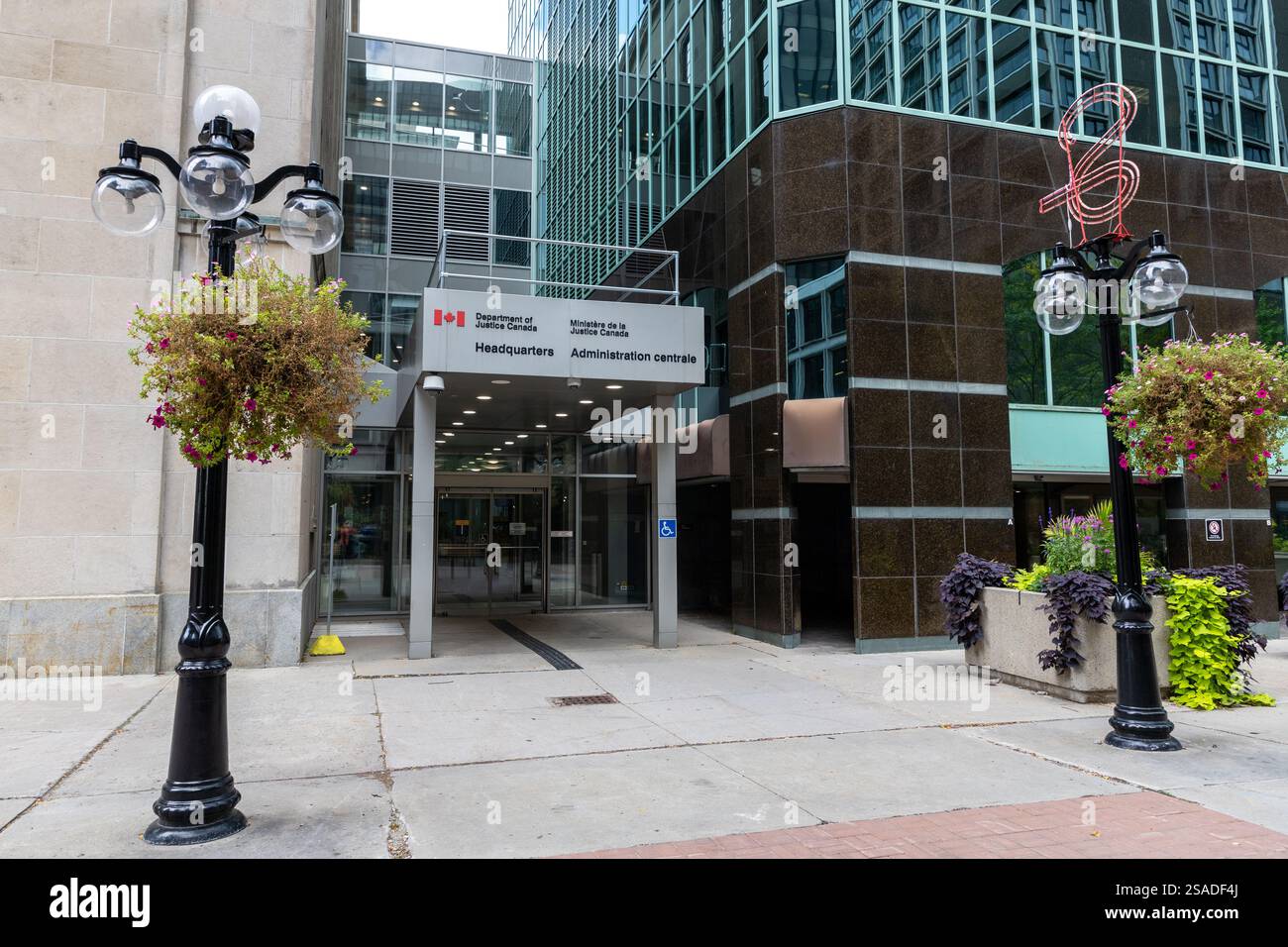 Department justice building ottawa hi-res stock photography and images -  Alamy, image size:1300x956