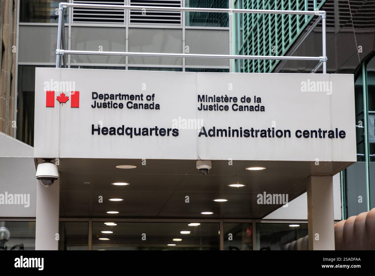 Department justice building ottawa hi-res stock photography and images -  Alamy, image size:1300x956